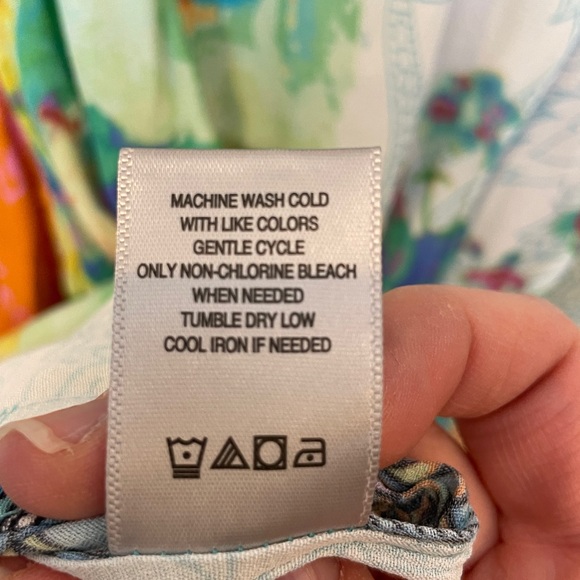 John Mark NWT 3X Button Down Blouse Top Embroidered Roll Tab Sleeves Floral $139 - Picture 8 of 8